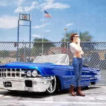 Кукла Кристен Мини-момиче от катран в мащаб 1:64, имитирующая автомобилна сцена, фигурка на героя, модел на автомобила, Играчки, аксесоари На склад